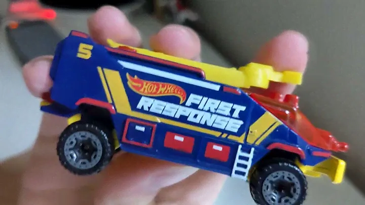 Unboxing Hot Wheels Runway Res-Q HW First Response
