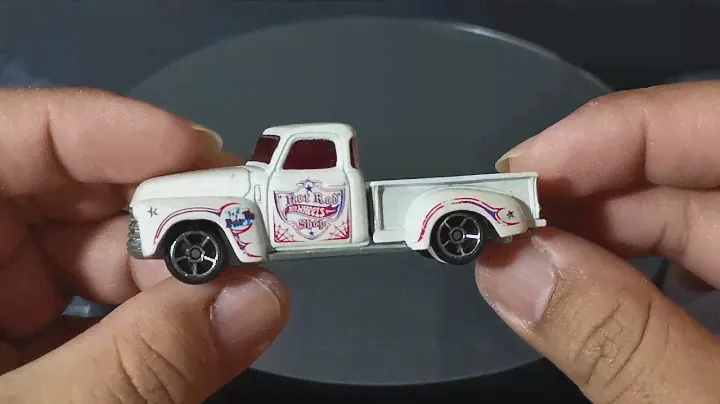 Hot Wheels '52 Chevy TM GM Hot Rod Shop - Diecast 1:64