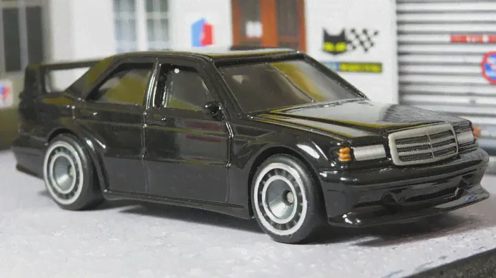 Hot Wheels Mercedes-Benz 190E 2.5-16 EVO II - Car Culture: Modern Classics (2017) 5/5