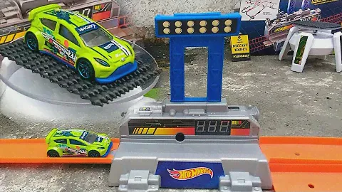 Review & Test Track Hot Wheels '12 Ford Fiesta