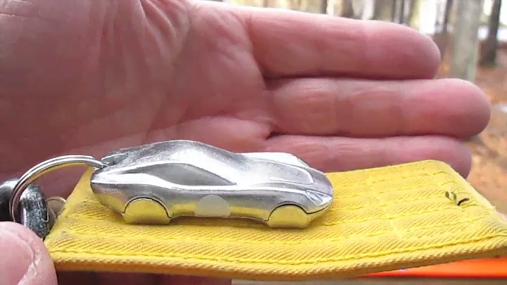 2022 Hot Wheels Coupe Clip Key Chain Toy Car Unboxing Review - Experimotors Zamac Metal/Metal Silver