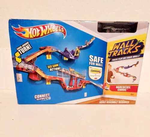 Sealed 2010 Hot Wheels Wall Tracks Daredevil Curve Track Set