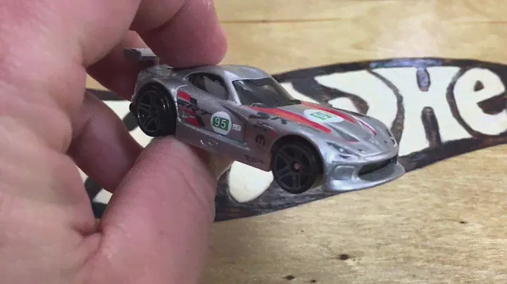 Hot Wheels New for 2015 Dodge SRT Viper  GTS-R 60 Second Review!