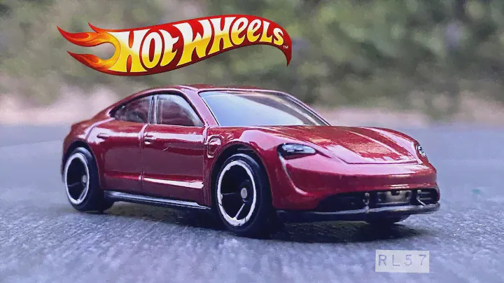 Hot Wheels 2021 L Case Porsche Taycan Turbo S