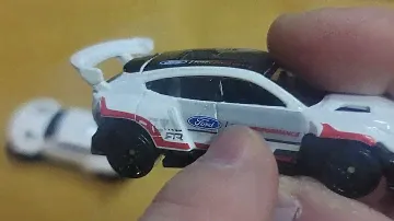 2 нераскрученных автомобиля Hot Wheels Ford Mustang Mach-E 1400, новая отливка для базовой версии 2022 года