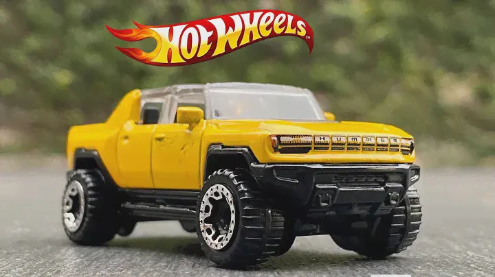Hot Wheels 2022 G & H Case GMC Hummer EV