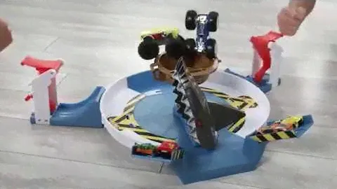 Hot Wheels Monster Trucks Mecha Shark Face-Off Playset