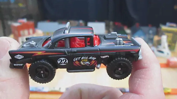 Распаковка и обзор игрушечного автомобиля Big-Air Bel-Air Chevy Hot Wheels 2022 — черный № 22