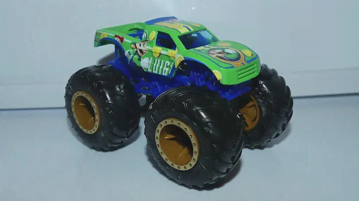 Hot Wheels Monster Trucks Super Mario Luigi