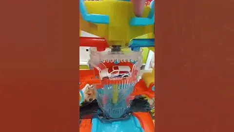 HOT WHEELS! STUNT AND SPLASH CAR WASH DEMONSTRATION!