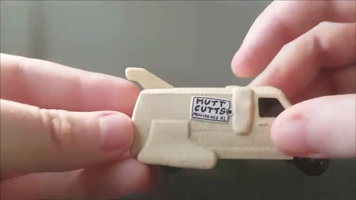 Parker A  Twa's Hot Wheels Mutt Cutts Van From Dumb And Dumber Review - Hot Wheels Pop Culture