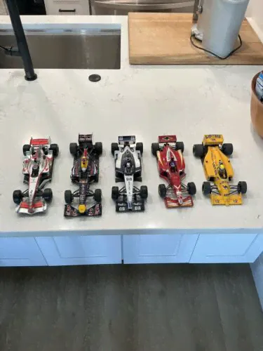 Formula 1 Mini Champ And Hot wheels 1:18 Cars-0