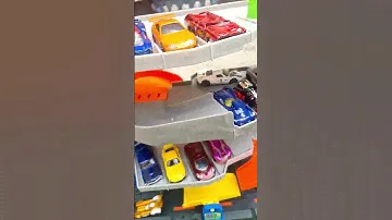 ollie rocket gold stunt garage #diecast #hotwheels #toyvehicles