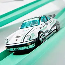 Коллекционная машинка Hot Wheels x Daniel Arsham Livery Porsche 930A (Хот Вилс х Даниэль Аршам Ливрея Порше 930А)