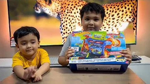 Mingo Family Tv Unboxing Hot Wheels Tunnel Twist Car Wash by Mukmin & Yusuf
